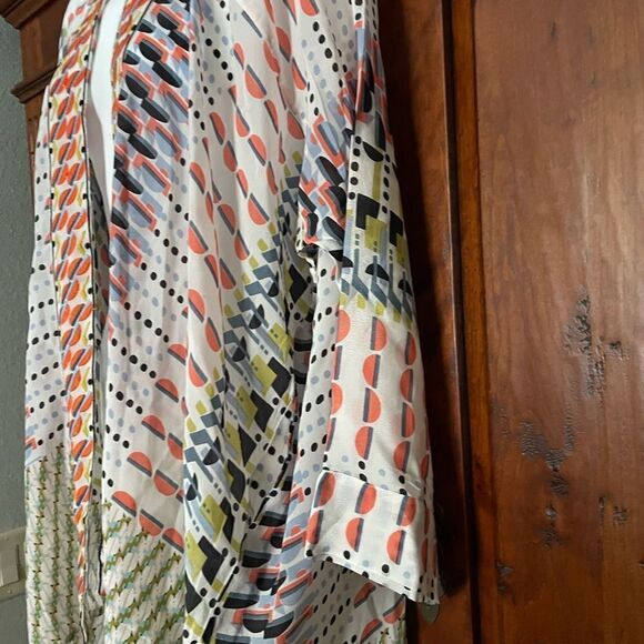 NWT CAITE AND KYLA REMY KIMONO WITH EMBROIDERY Sizes S & M - Picture 3 of 8